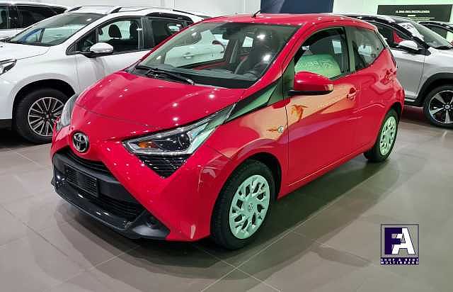 Toyota Aygo 2ª serie Connect 1.0 VVT-i 72 CV 5 porte x-play