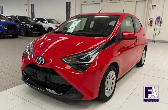 Toyota Aygo 2ª serie Connect 1.0 VVT-i 72 CV 5 porte x-play