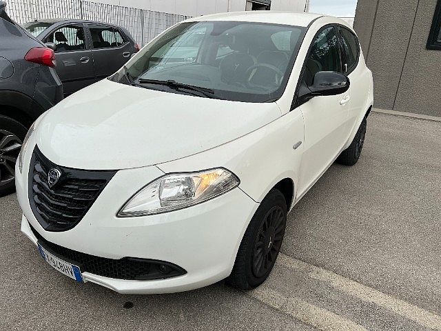 Lancia Ypsilon Ypsilon 0.9 TwinAir 85 CV 5 porte Metano Ecochic Silver