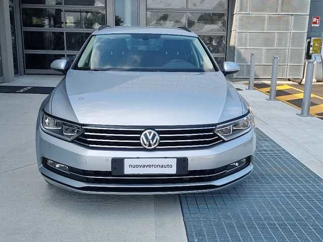 Volkswagen Passat Variant 2.0 TDI DSG Business BlueMotion Tech da NUOVA VERONAUTO S.R.L.