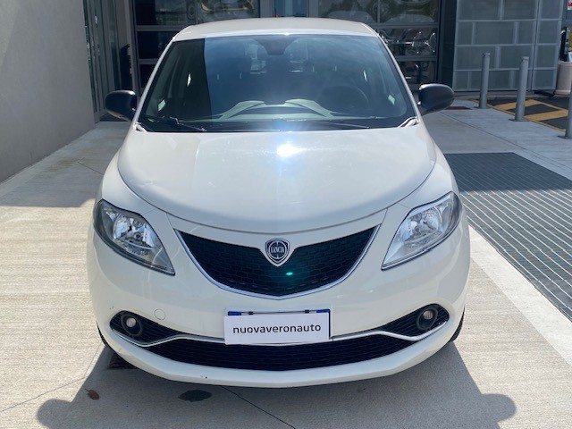 Lancia Ypsilon 1.2 69 CV 5 porte GPL - Neopatentati