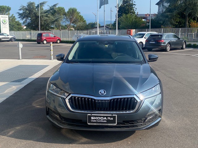 SKODA Octavia 2.0 TDI EVO SCR 150 CV DSG Wagon Executive