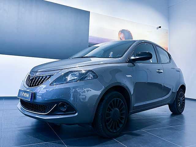 Lancia Ypsilon 1.0 FireFly S&S Hybrid Silver