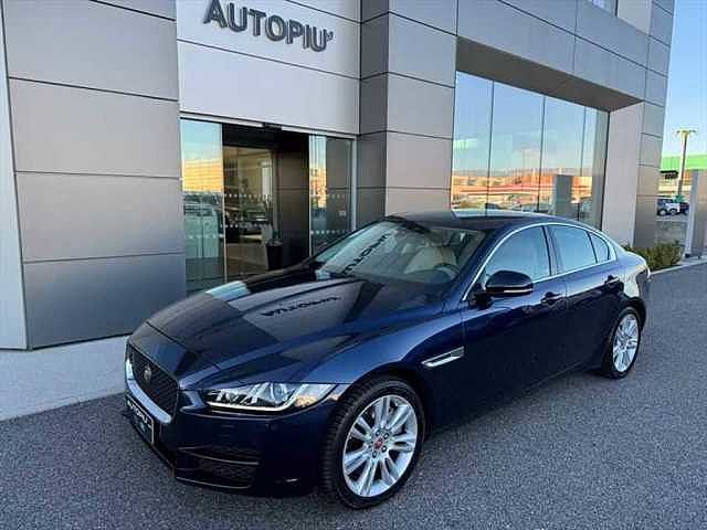 Jaguar XE 2.0 D Turbo 180 CV AWD aut. Pure