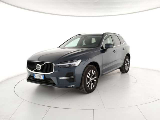 Volvo XC60 II 2022 2.0 b4 Momentum Pro auto da Autostar Flaminia .