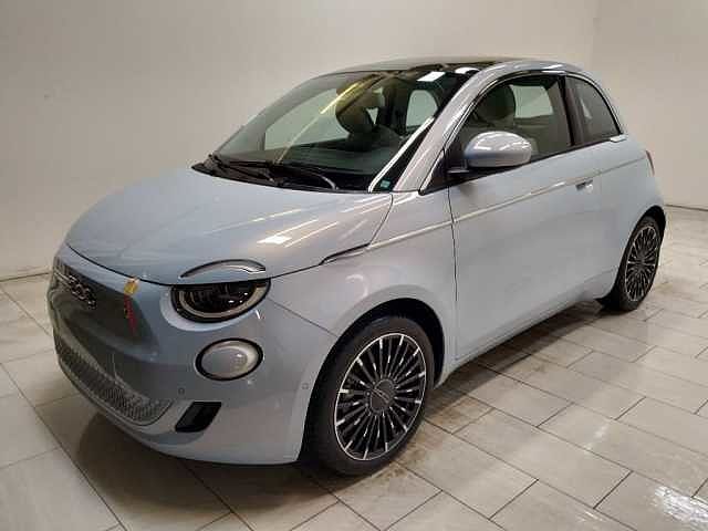 Fiat 500e La Prima da Azzurra .