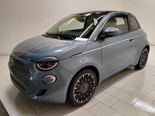 Fiat 500e La Prima