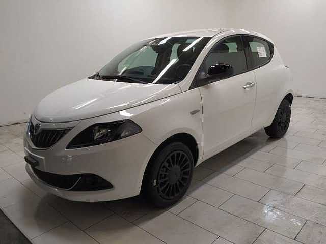 Lancia Ypsilon 1.2 silver gpl 69cv da Azzurra .