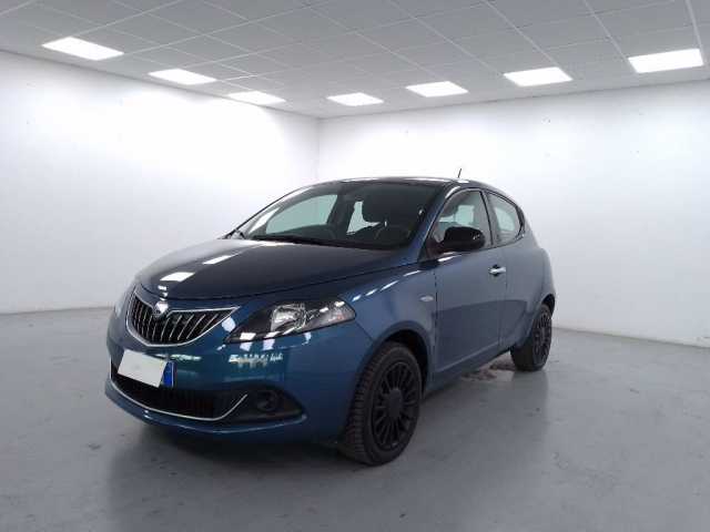 Lancia Ypsilon 1.0 firefly hybrid silver s&s 70cv da Azzurra .