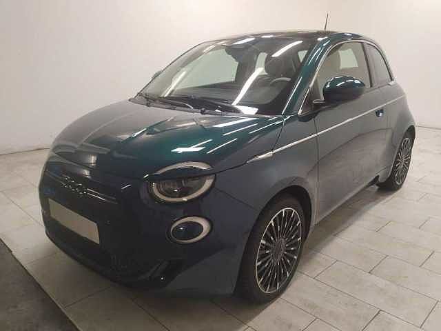 Fiat 500e 42 kwh la prima