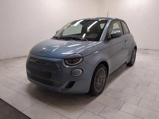 Fiat 500e 42 kwh la prima