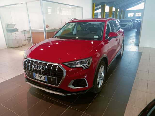 Audi Q3 2ª serie 40 TDI quattro S tronic Business Advanced da Eldancar .