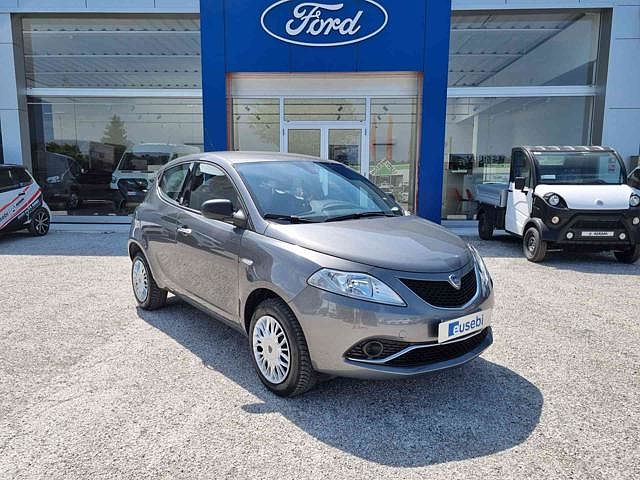 Lancia Ypsilon 0.9 TwinAir 85 CV 5 porte Metano Ecochic Silver