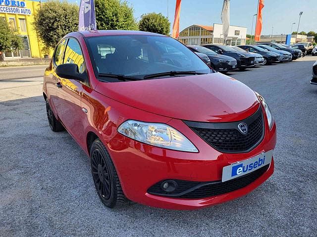 Lancia Ypsilon 1.0 FireFly 5 porte S&S Hybrid Ecochic Silver