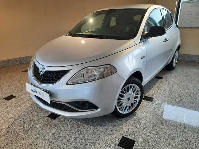 Lancia Ypsilon 1.2 69 CV 5 porte Gold da Glm . (L'Auto)