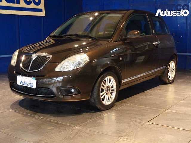 Lancia Ypsilon 1.2 8v oro bianco