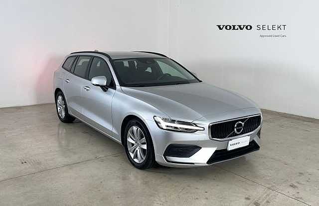Volvo V60 II Momentum Core, B4 mild hybrid (D) automatico