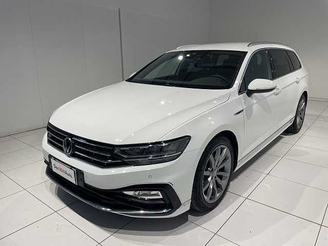 Volkswagen Passat Variant 8ª serie 2.0 TDI DSG Executive R-LINE