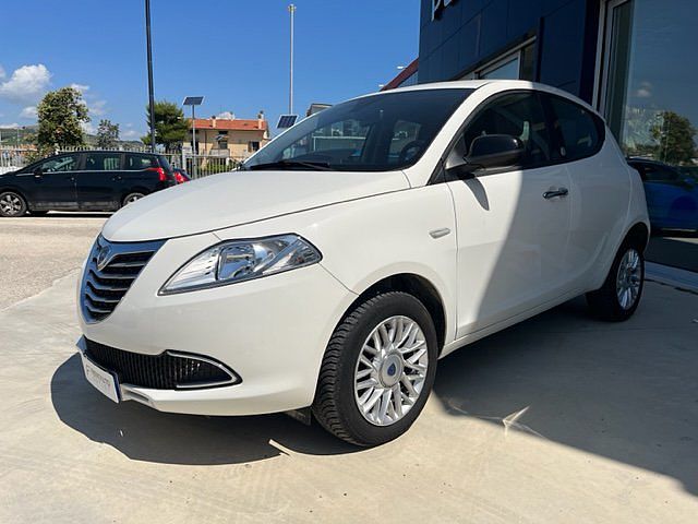 Lancia Ypsilon 0.9 Twinair 85 CV 5 porte Metano Ecochic Silver