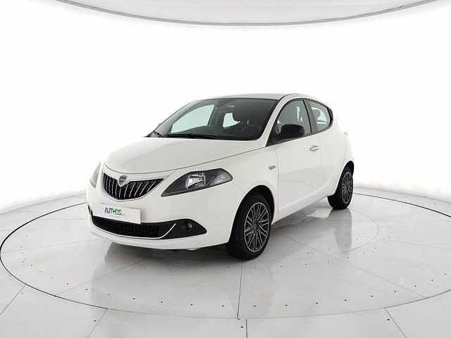 Lancia Ypsilon 1.0 firefly hybrid gold s&s 70cv 5p.ti da Authos .