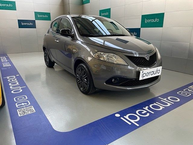 Lancia Ypsilon 1.0 firefly hybrid Ecochic Silver s&s 70cv