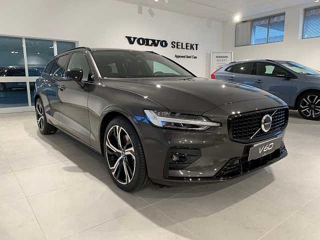 Volvo V60 B4 automatico Plus Dark