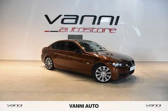 BMW Serie 3 320i cat Attiva da Vanni Auto