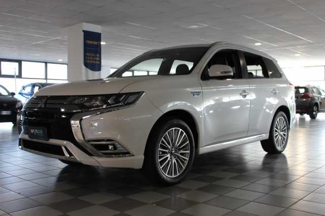 Mitsubishi Outlander 3ª serie 2.4 MIVEC 4WD PHEV Diamond SDA