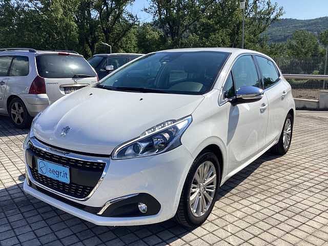 Peugeot 208 PureTech Turbo 110 EAT6 S&S 5 porte Allure da A. & G.R.