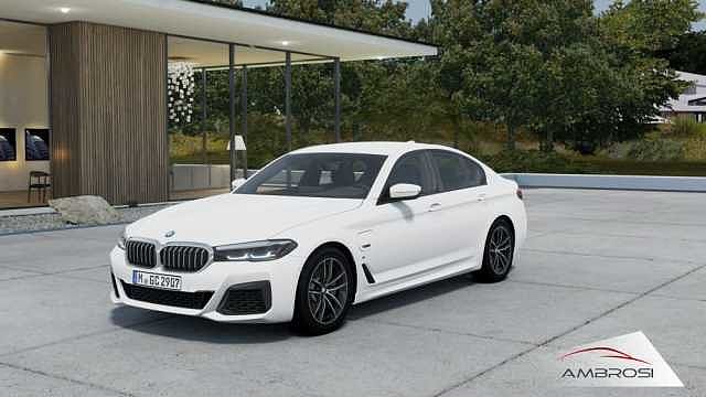 BMW 530 Berlina 530e xDrive Msport da Test Grifo Caravan