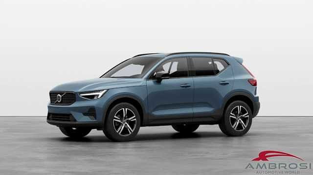 Volvo XC40 Mild Hybrid B3 automatico Plus Dark