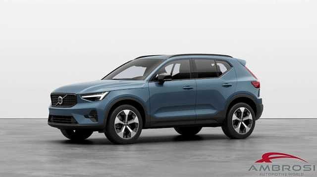 Volvo XC40 Mild Hybrid B3 automatico Ultimate Dark