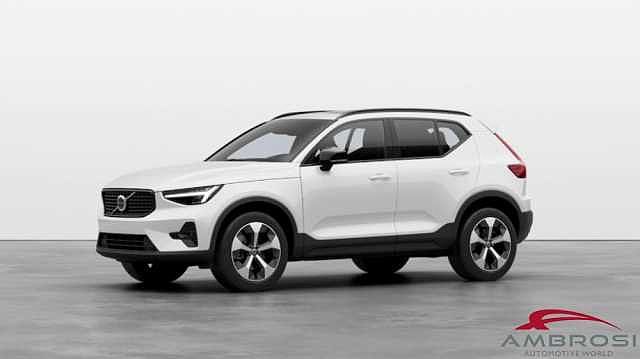 Volvo XC40 Mild Hybrid B3 automatico Ultimate Dark