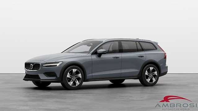 Volvo V60 Cross Country Mild Hybrid B4 AWD automatico Plus