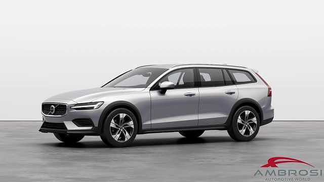 Volvo V60 Cross Country Mild Hybrid B4 AWD automatico Plus