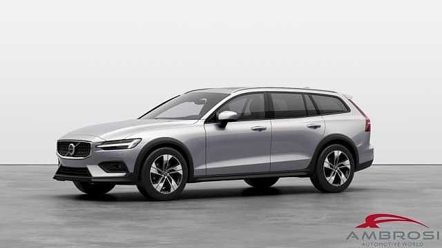 Volvo V60 Cross Country Mild Hybrid B4 AWD automatico Plus