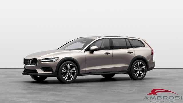 Volvo V60 Cross Country Mild Hybrid B4 AWD automatico Plus