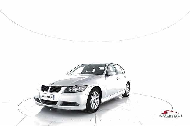 BMW 320 Berlina 320d turbodiesel cat 4 porte Eletta