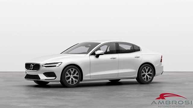 Volvo S60 Mild Hybrid B3 Automatico Core da Test Grifo Caravan