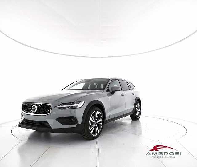 Volvo V60 Cross Country Mild Hybrid B4 AWD automatico Core