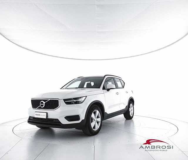 Volvo XC40 D3 Geartronic Momentum Core- AUTOCARRO N1