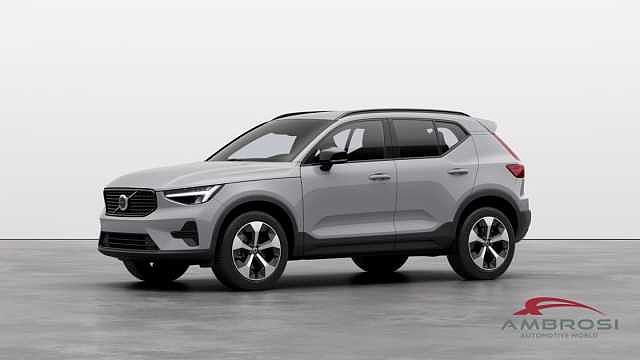 Volvo XC40 Mild Hybrid B3 automatico Plus Dark