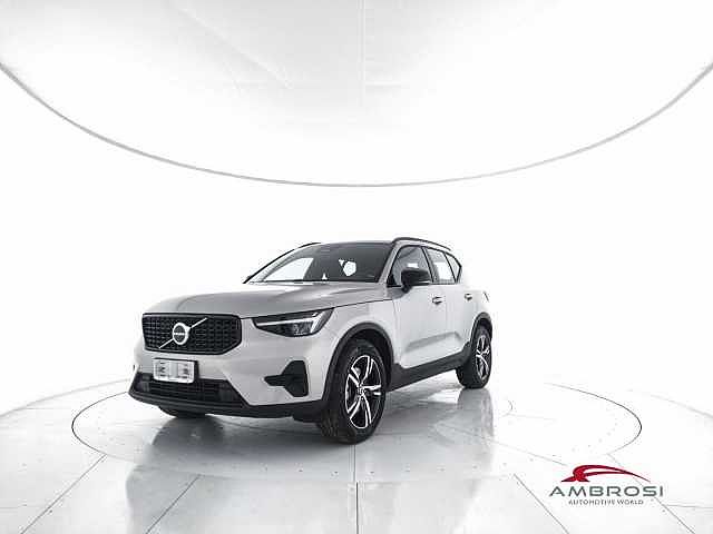 Volvo XC40 Micro Hybrid T2 automatico Essential