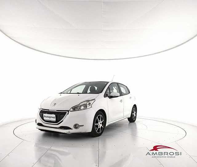 Peugeot 208 e-HDi 92 CV Stop&Start ETG6 5 porte Allure da Test Grifo Caravan