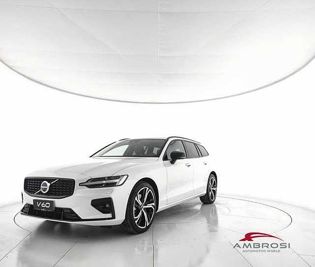 Volvo V60 Mild Hybrid B4 (d) Ultimate Dark da Test Grifo Caravan