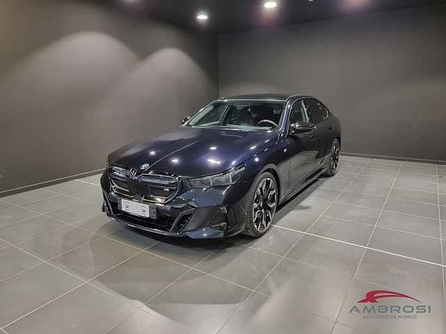 BMW i5 M60 xDrive Berlina Msport Pro Travel Innovation Comfort package