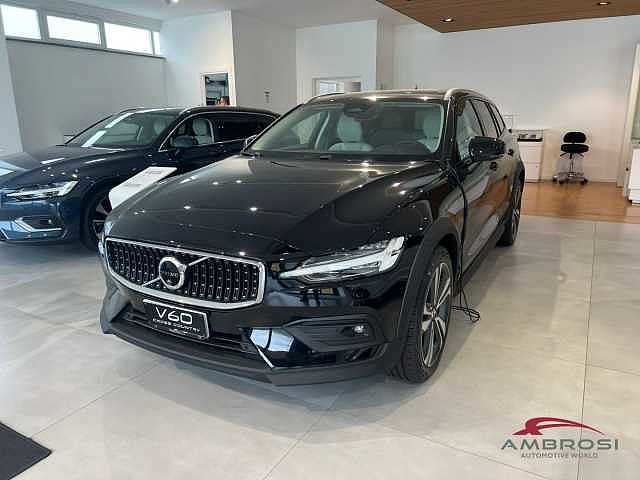 Volvo V60 Cross Country Mild Hybrid B4 AWD automatico Plus