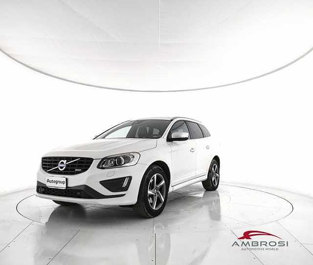 Volvo XC60 D4 Geartronic R-design da Test Grifo Caravan