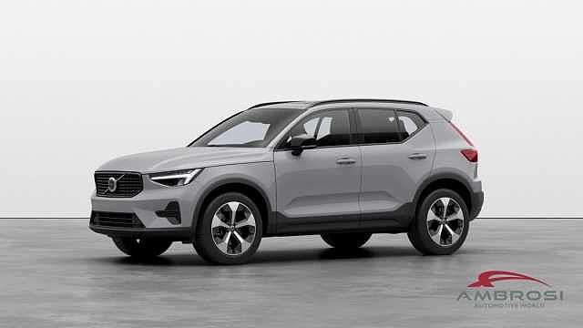 Volvo XC40 B4 Mild hybrid Benzina Ultra Dark