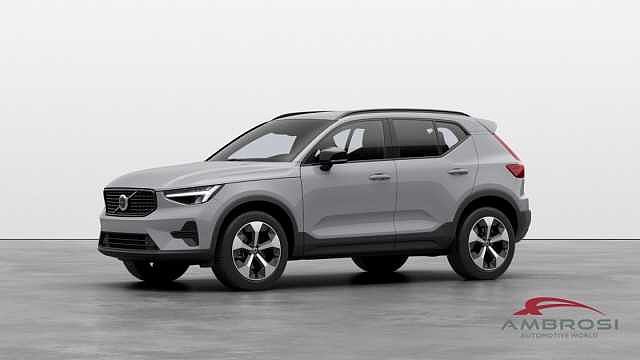 Volvo XC40 B3 Mild hybrid Benzina Plus Dark